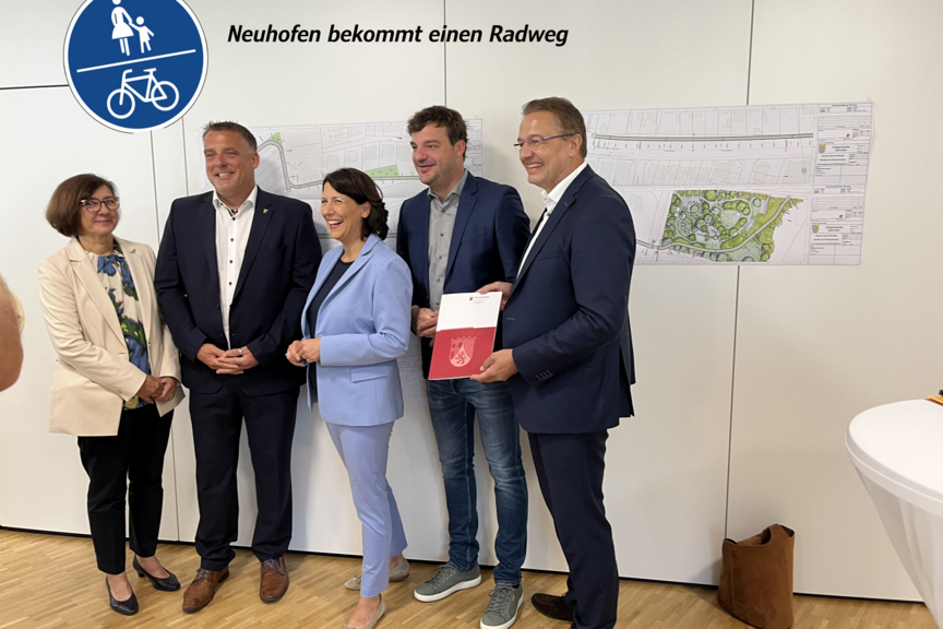 Gruppenbild zur Fahrradspende von links nach rechts: Iris Wende, Volker Knörr, Daniela Schmitt, David Guthier, Ralf Marohn